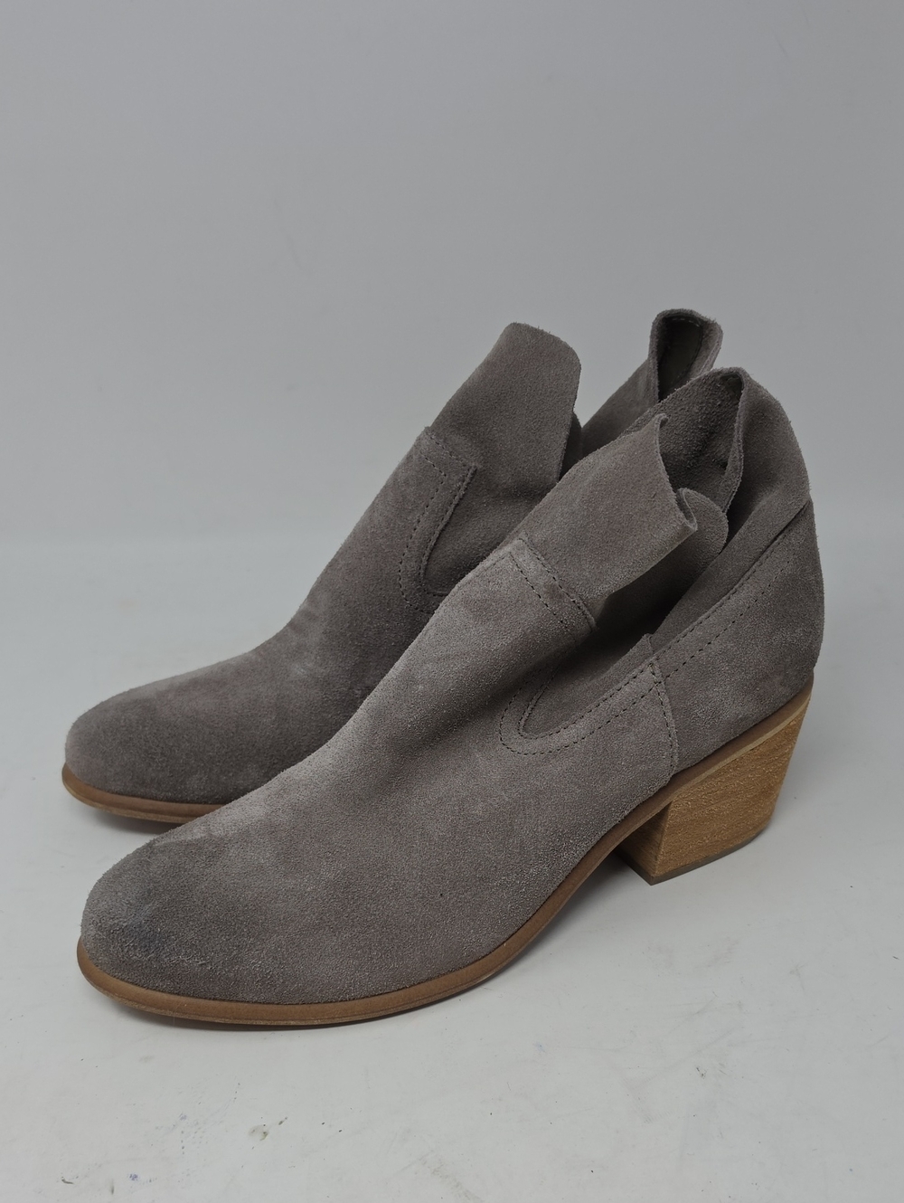 BP Women's Gray Suede Ankle Booties - Classic Slip-On Heel Size 8.5